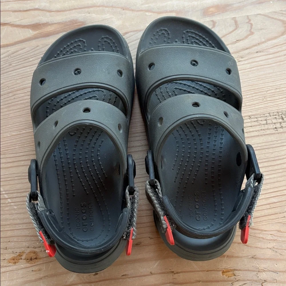 CROCS Kids Black and Red Sandals Size 13 - Picture 3 of 6